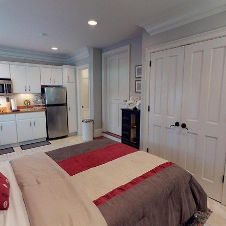 Suite Escape Savannah Exterior photo