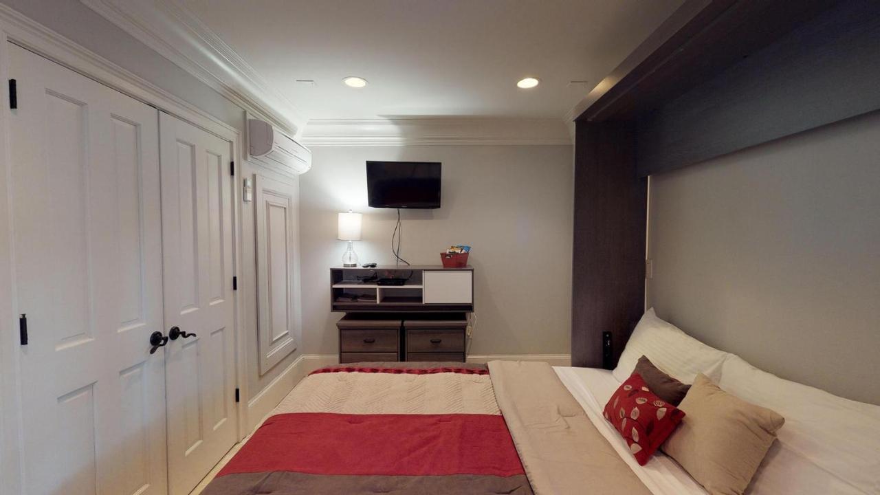 Suite Escape Savannah Exterior photo