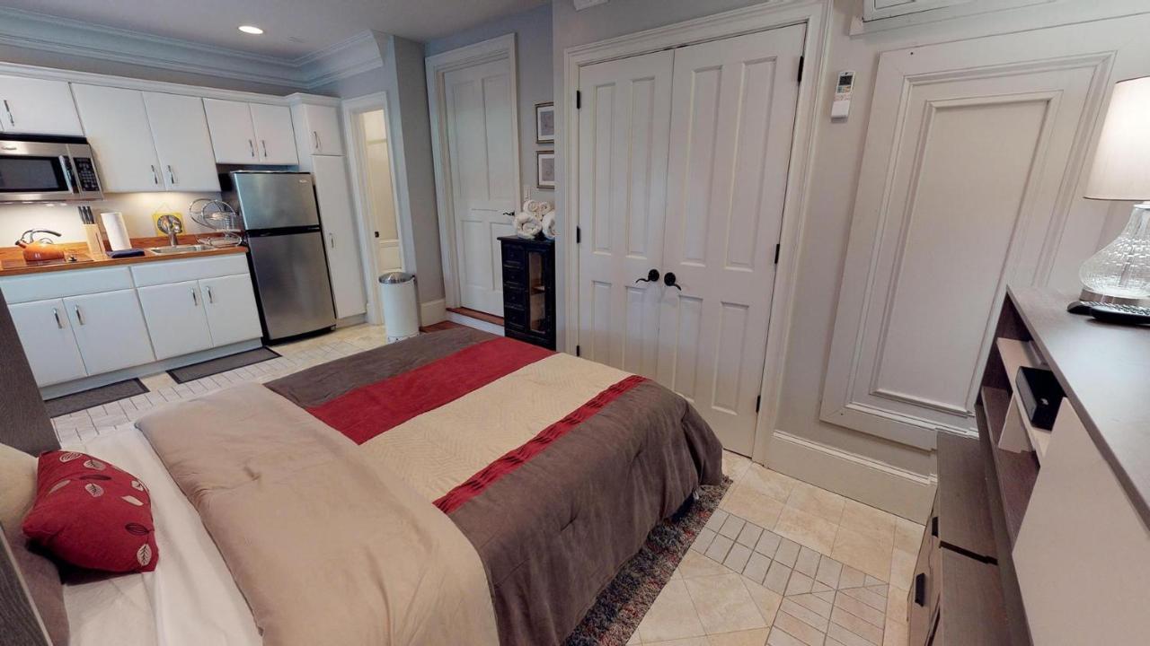 Suite Escape Savannah Exterior photo